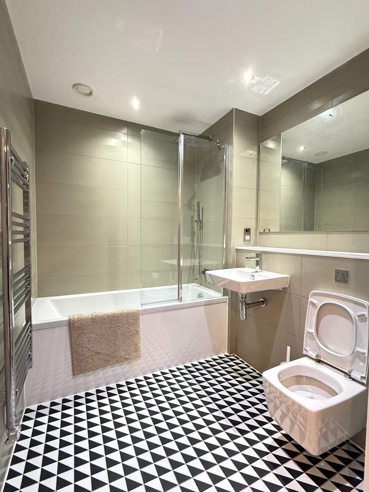 1 Bed Flat, Block A, M50, N1 7GU