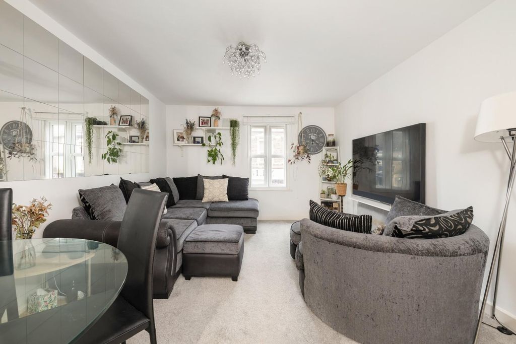 3 bed flat for salePendennis Park, Staple Hill BS16