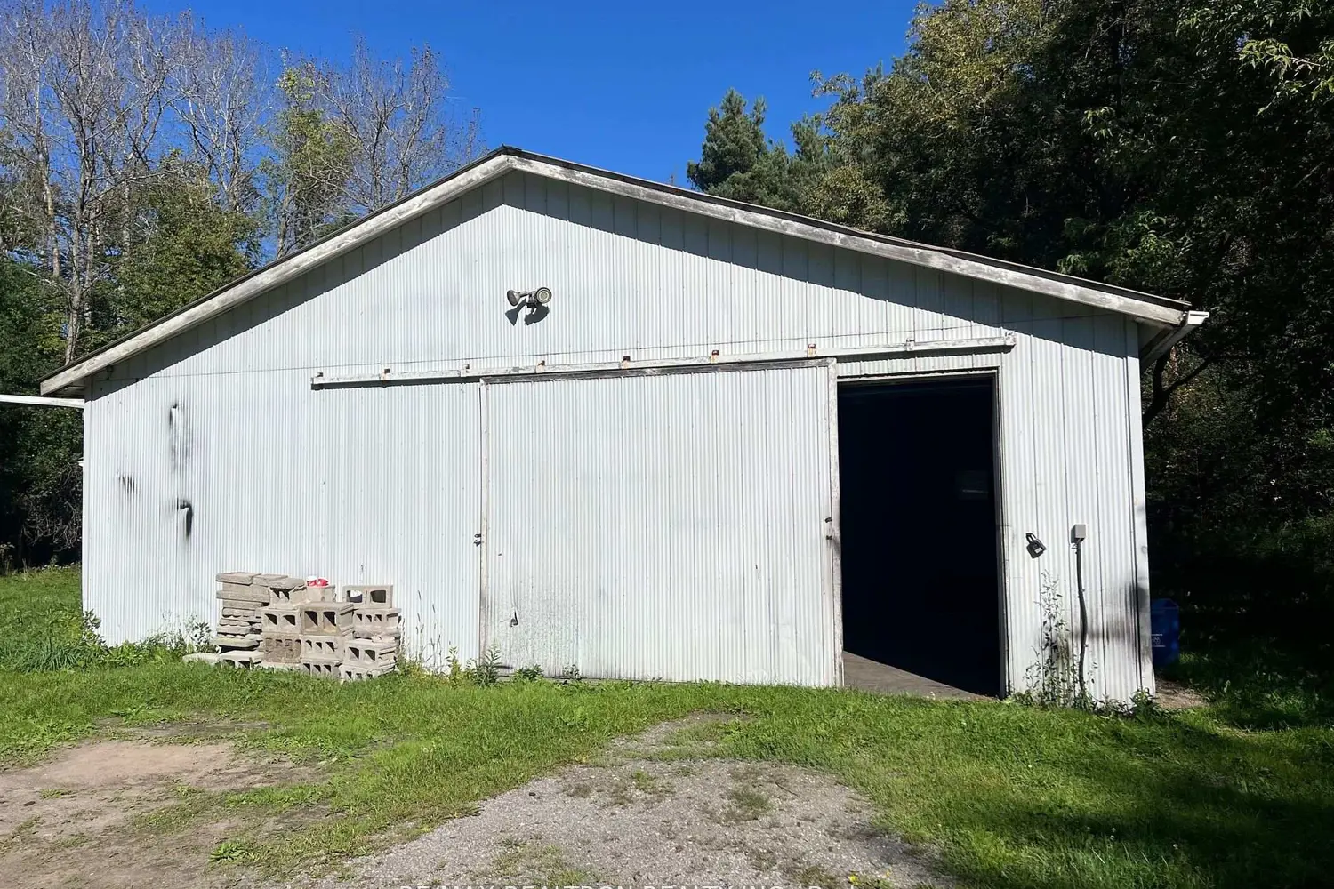 Additional image 15 of 3293 Holt Road