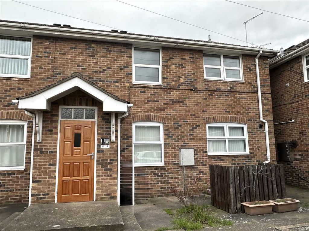 2 bed flat for saleSt. James Court, Off Cliff Gardens, Scunthorpe DN15