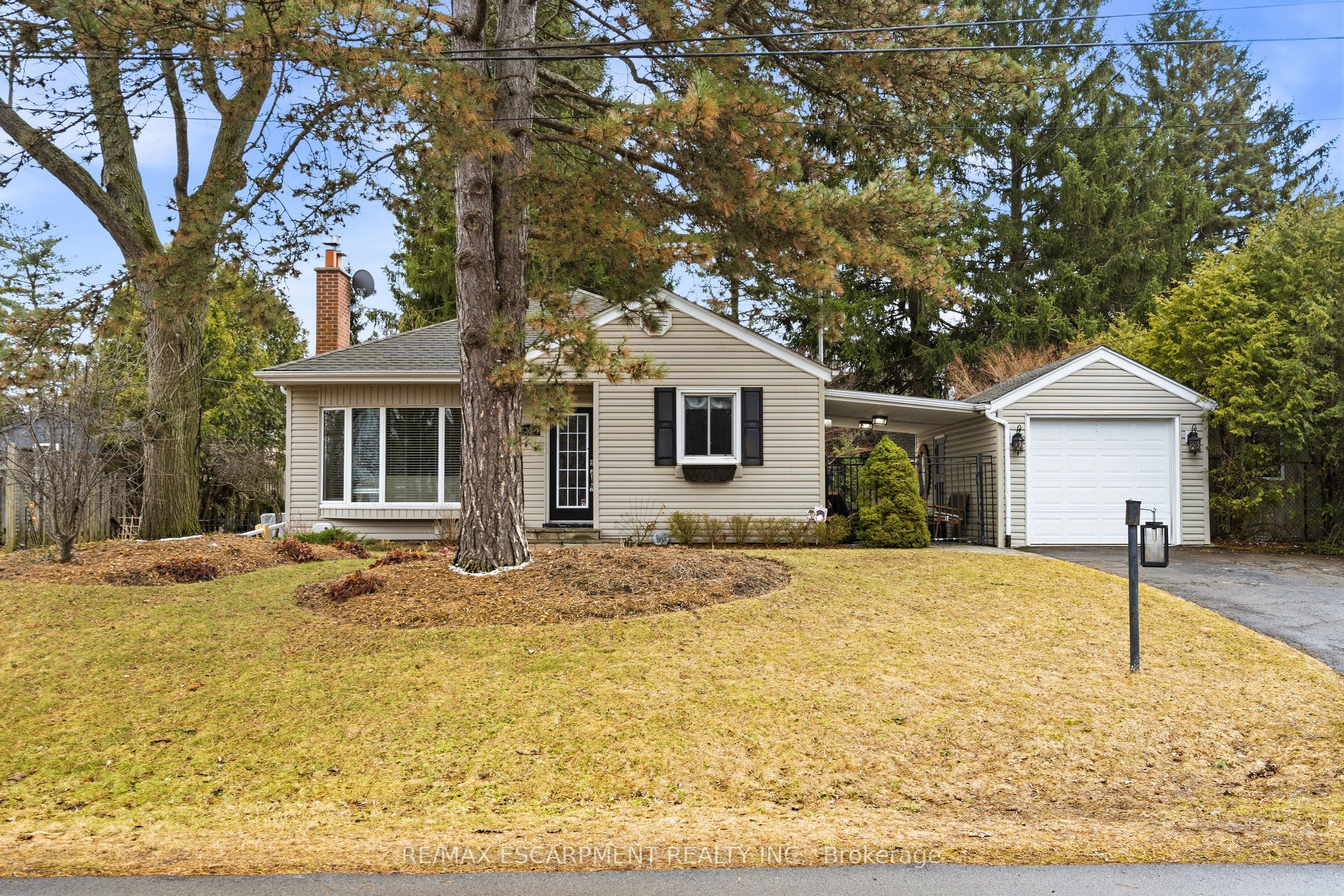 Primary image of 38 Parker Avenue, Hamilton, ON, L9G 1A7