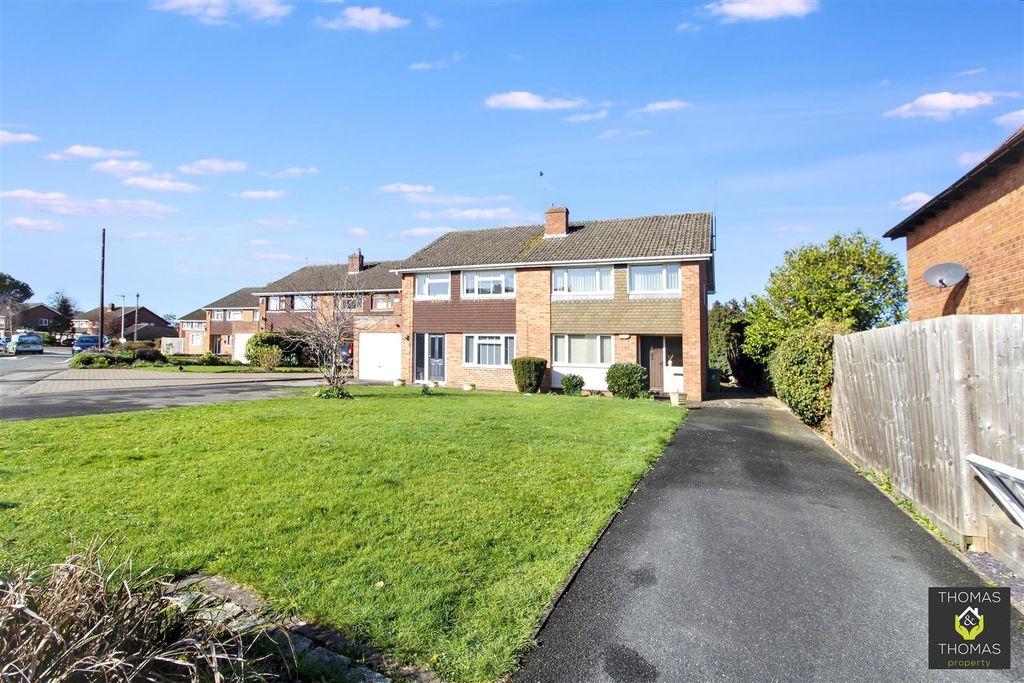 3 bed semi-detached house for saleBrookfield Road, Hucclecote GL3