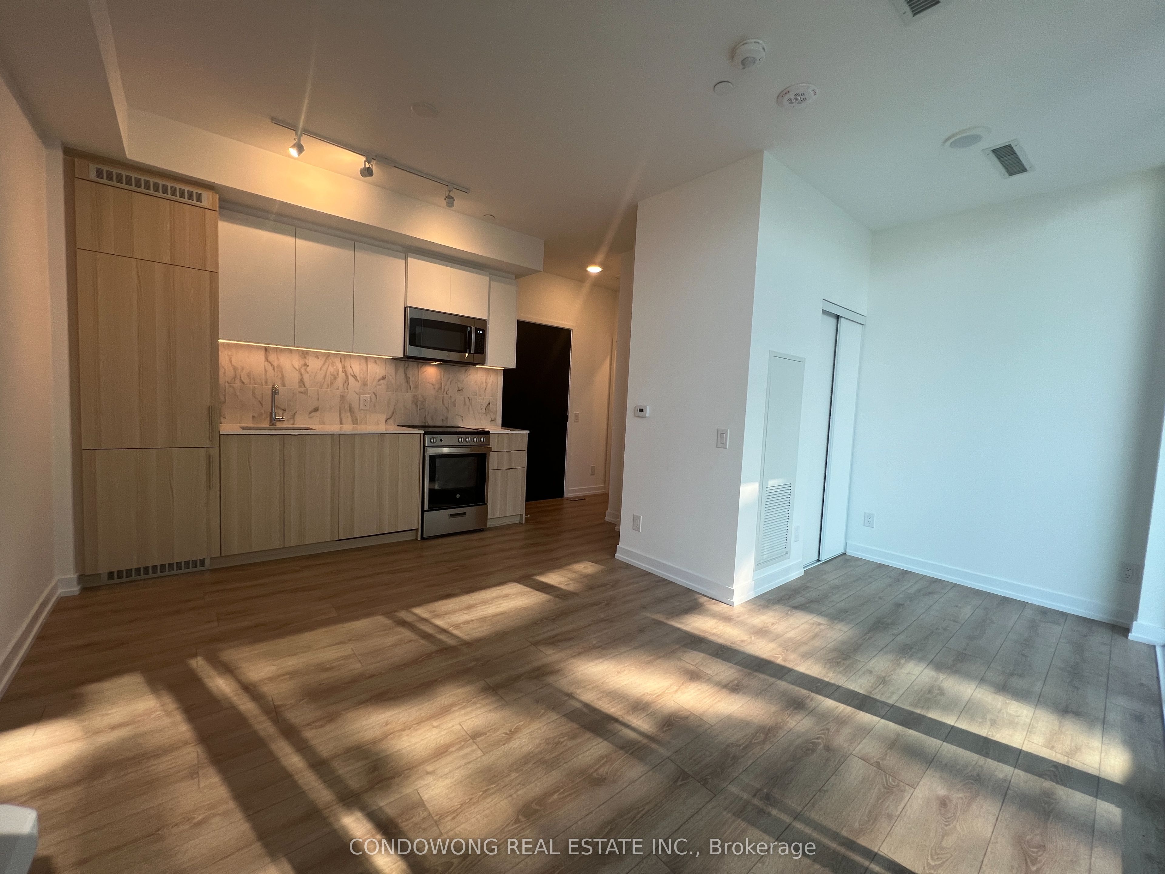 702-500 Dupont Street, Toronto, ON, M6G 0B8