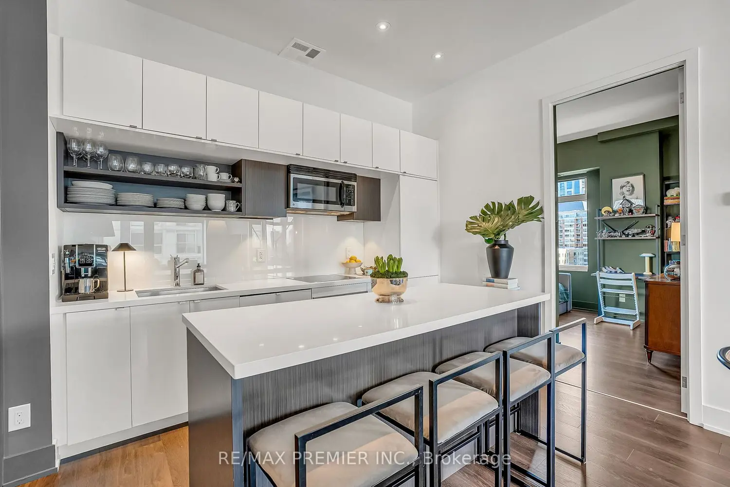 111 St. Clair Avenue 607 photo 5