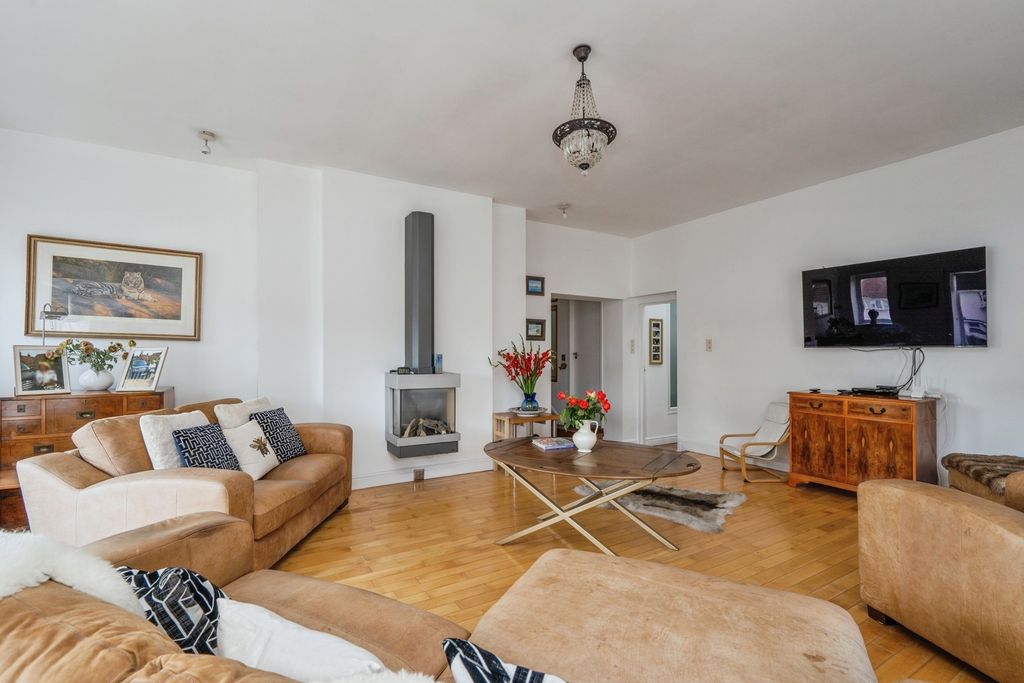 Additional image 7 of 3 bed maisonette for saleLangstone High Street, Havant, Hampshire PO9