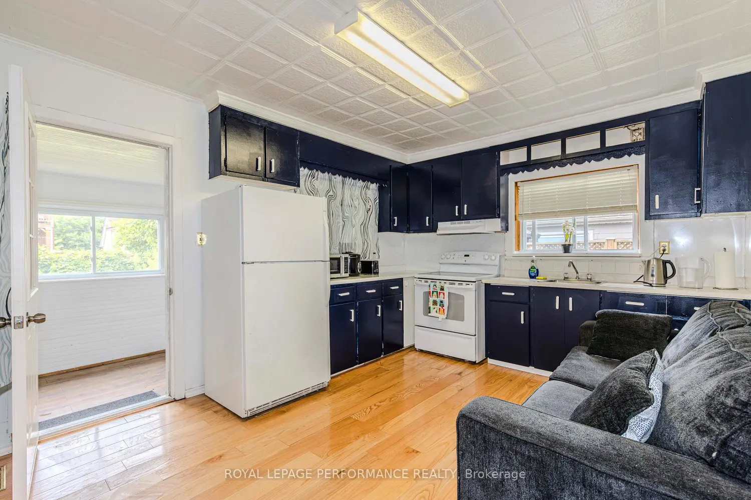 Additional image 10 of 98 Boyce Avenue