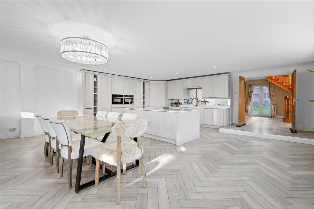 Additional image 7 of 6 bed detached house for salePark Drive, Hartlepool TS26