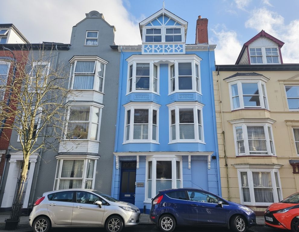 1 bed flat for salePortland Street, Aberystwyth SY23