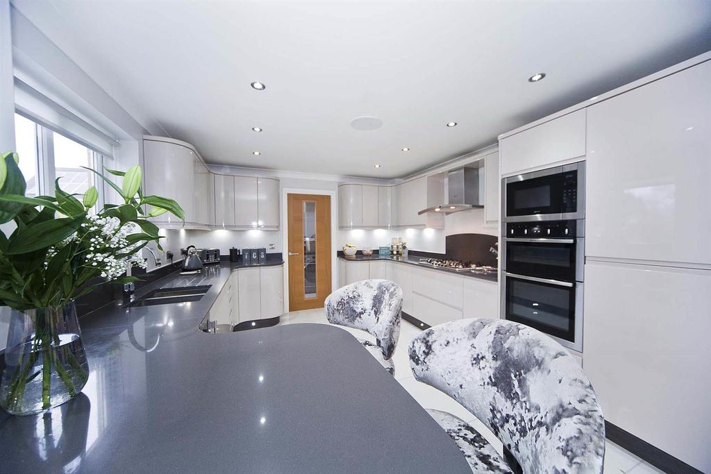 Additional image 9 of 6 bed detached house for saleKingfisher Close, Hartlepool TS26