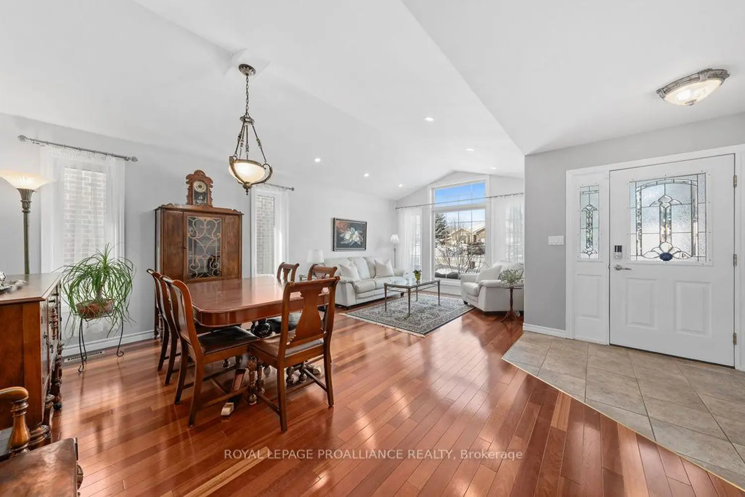 5 Simcoe Drive photo 2