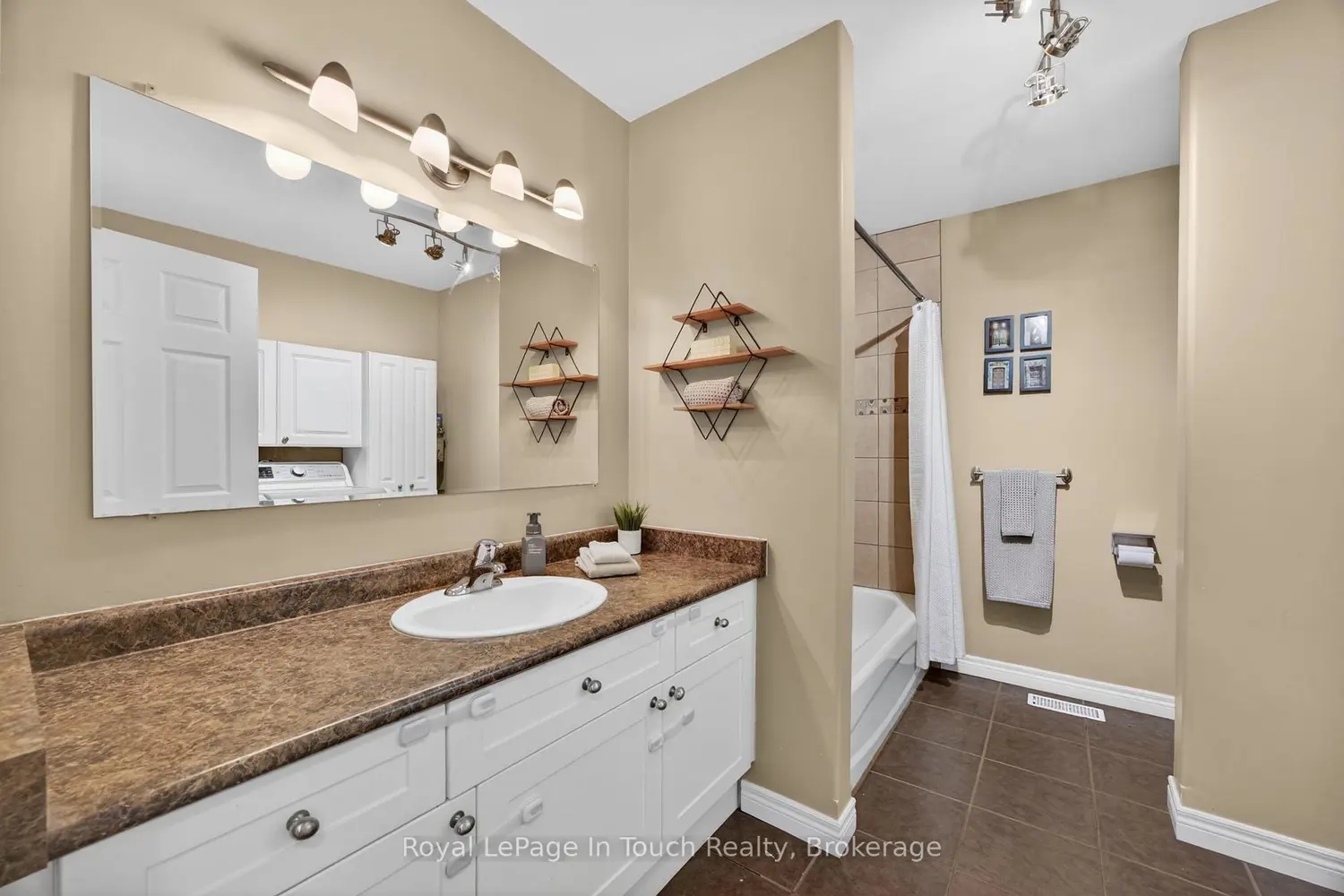 Additional image 10 of 39 St Laurent Boulevard