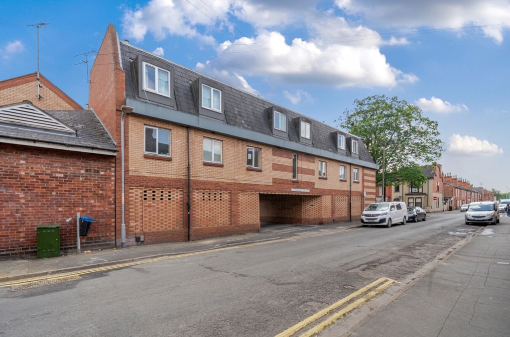 1 bed flat for saleVicarage Court Cross Street, Lincoln, Lincolnshire LN5