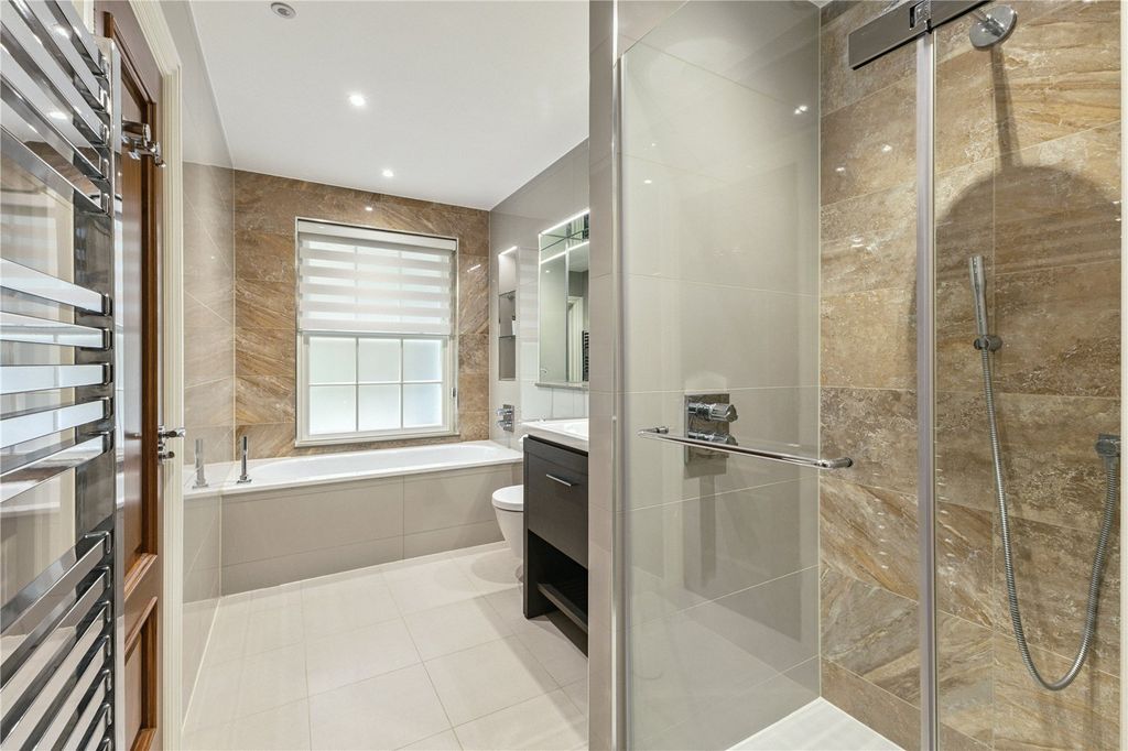 Additional image 11 of 2 bed flat for saleConnaught Square, Winchester, Hampshire SO22