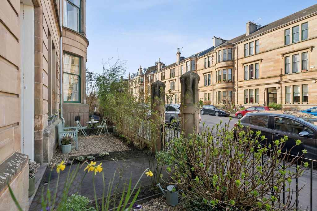 Additional image 25 of 3 bed flat for sale31 Glencairn Drive, Main Door, Pollokshields, Glasgow G41