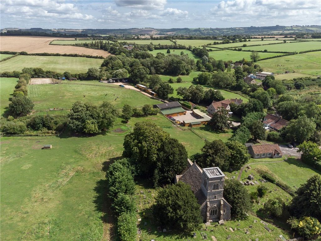 7 bed equestrian for saleSiston, Bristol BS16 photo 5