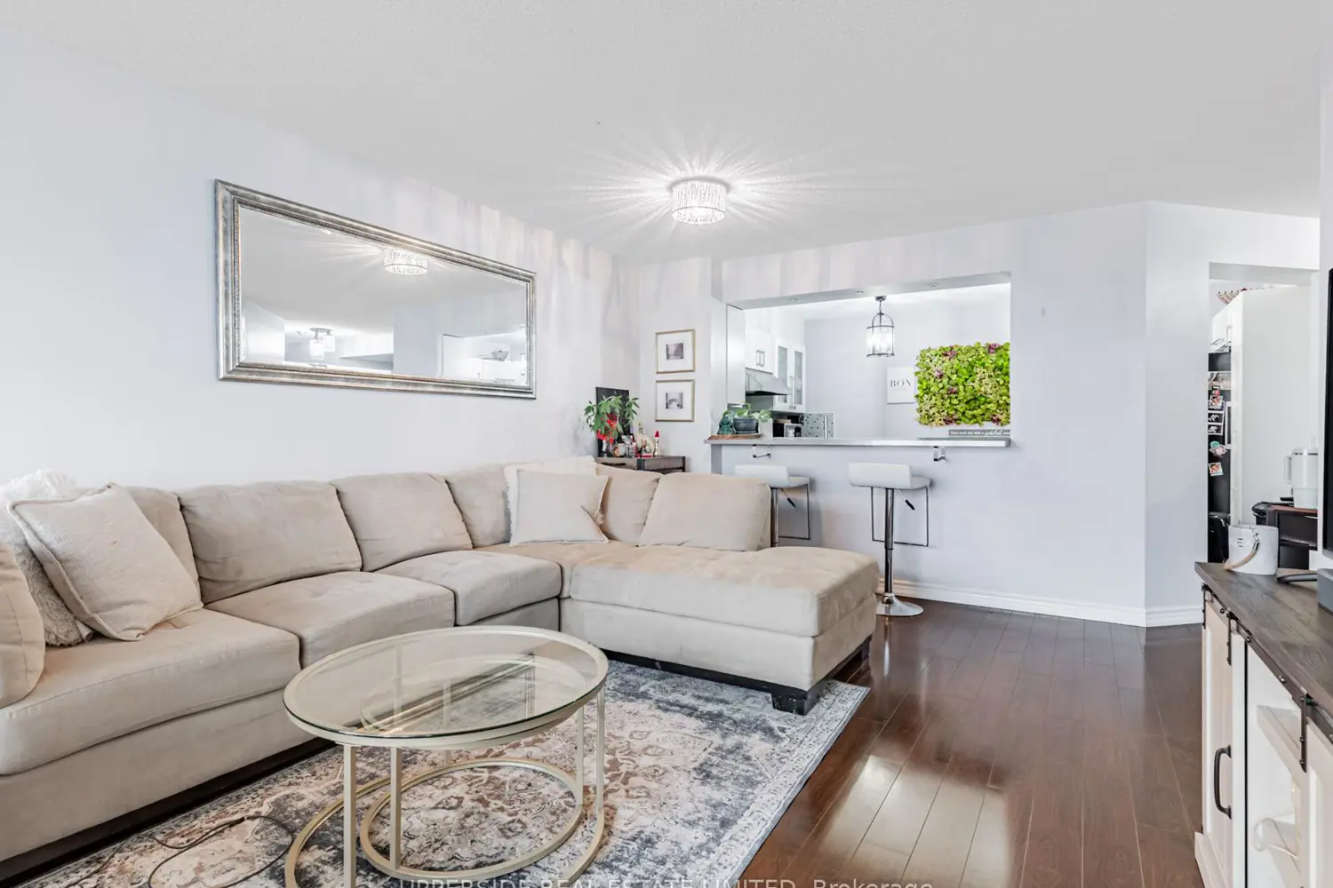 7420 Bathurst Street 512 photo 4