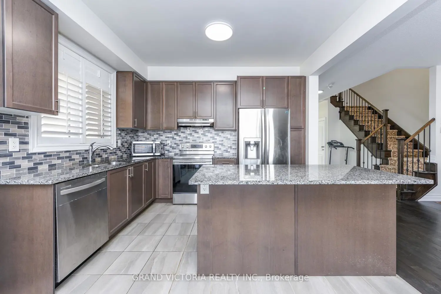 Additional image 8 of 4 Mussle White Road