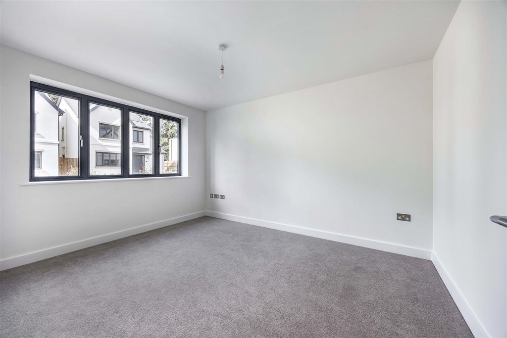 4 bed detached house for saleCleevelands Drive, Pittville, Cheltenham GL50 photo 3