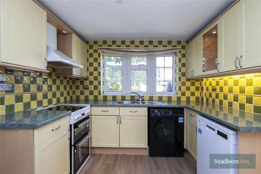 Additional image 8 of 3 bed detached house for saleAlderton Rise, Loughton, Essex IG10