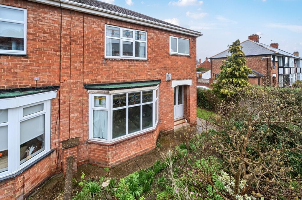3 bed semi-detached house for saleLambert Road, Grimsby, Lincolnshire DN32