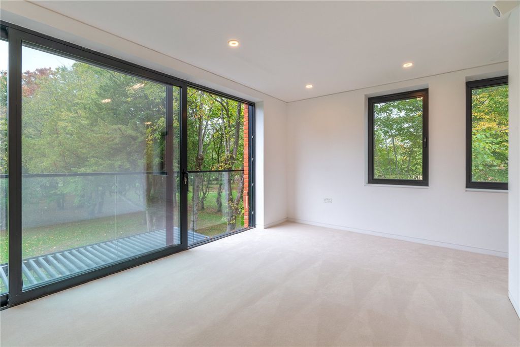 Additional image 8 of 3 bed flat for saleWoodredon Farm Lane, Epping, Essex EN9