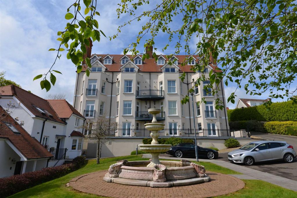 2 bed flat for saleBryn Y Mor, Narberth Road, Tenby, Pembrokeshire. SA70