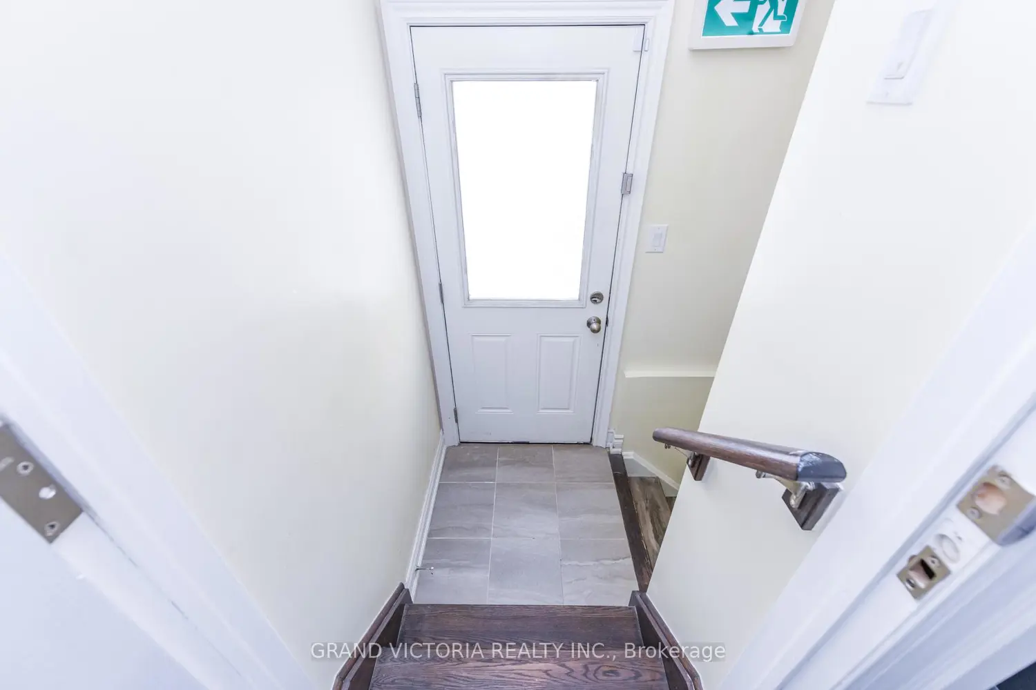 Additional image 16 of 4 Mussle White Road