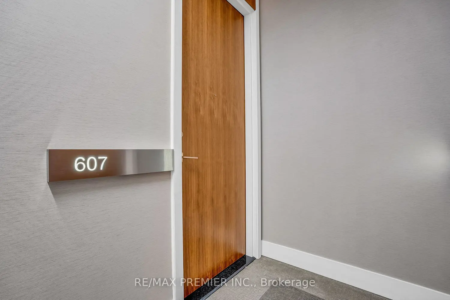 111 St. Clair Avenue 607 photo 2