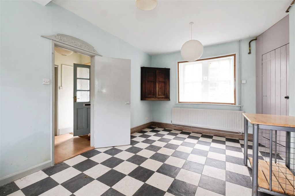 2 bed property for saleCrabtree Walk, Knighton LD7 photo 5