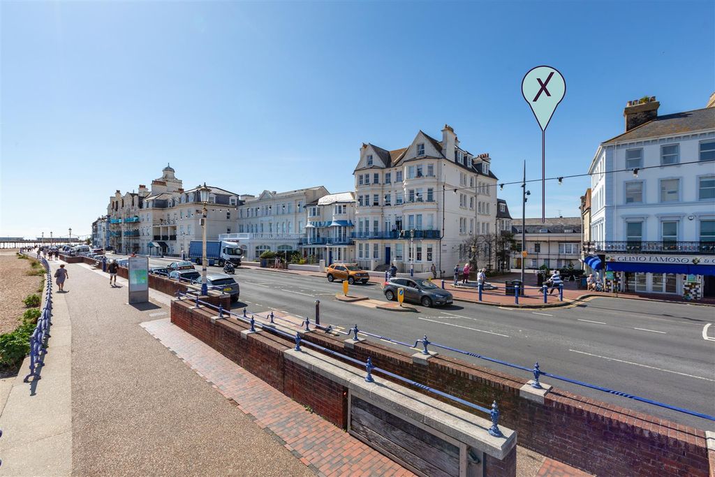 1 bed flat for saleSeaside, Eastbourne BN22 photo 4
