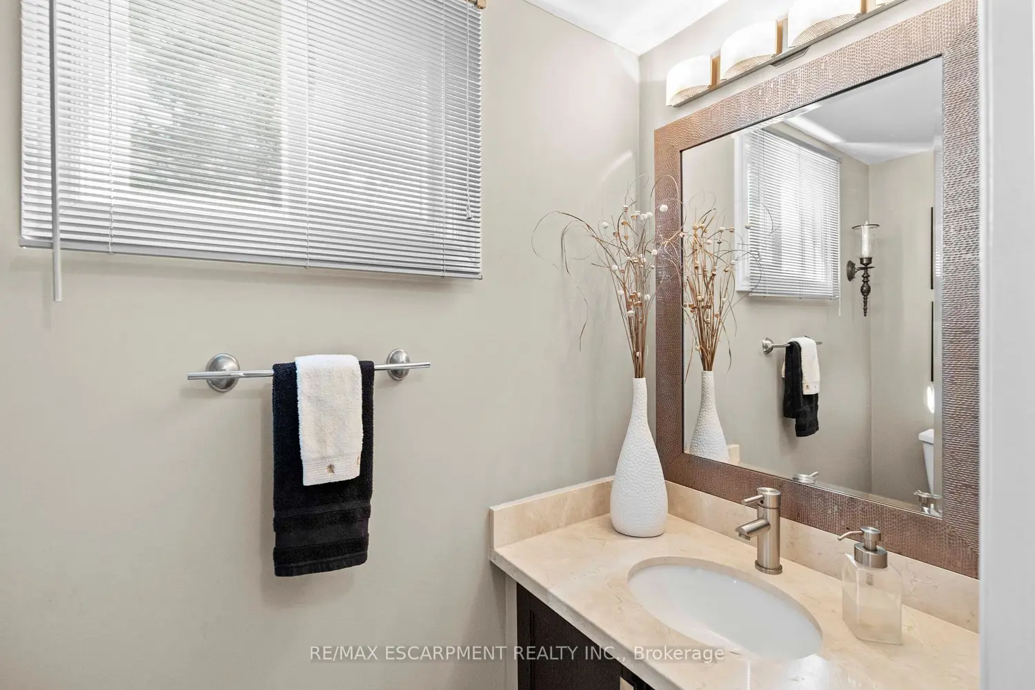 Additional image 4 of 2272 Mowat Avenue 56