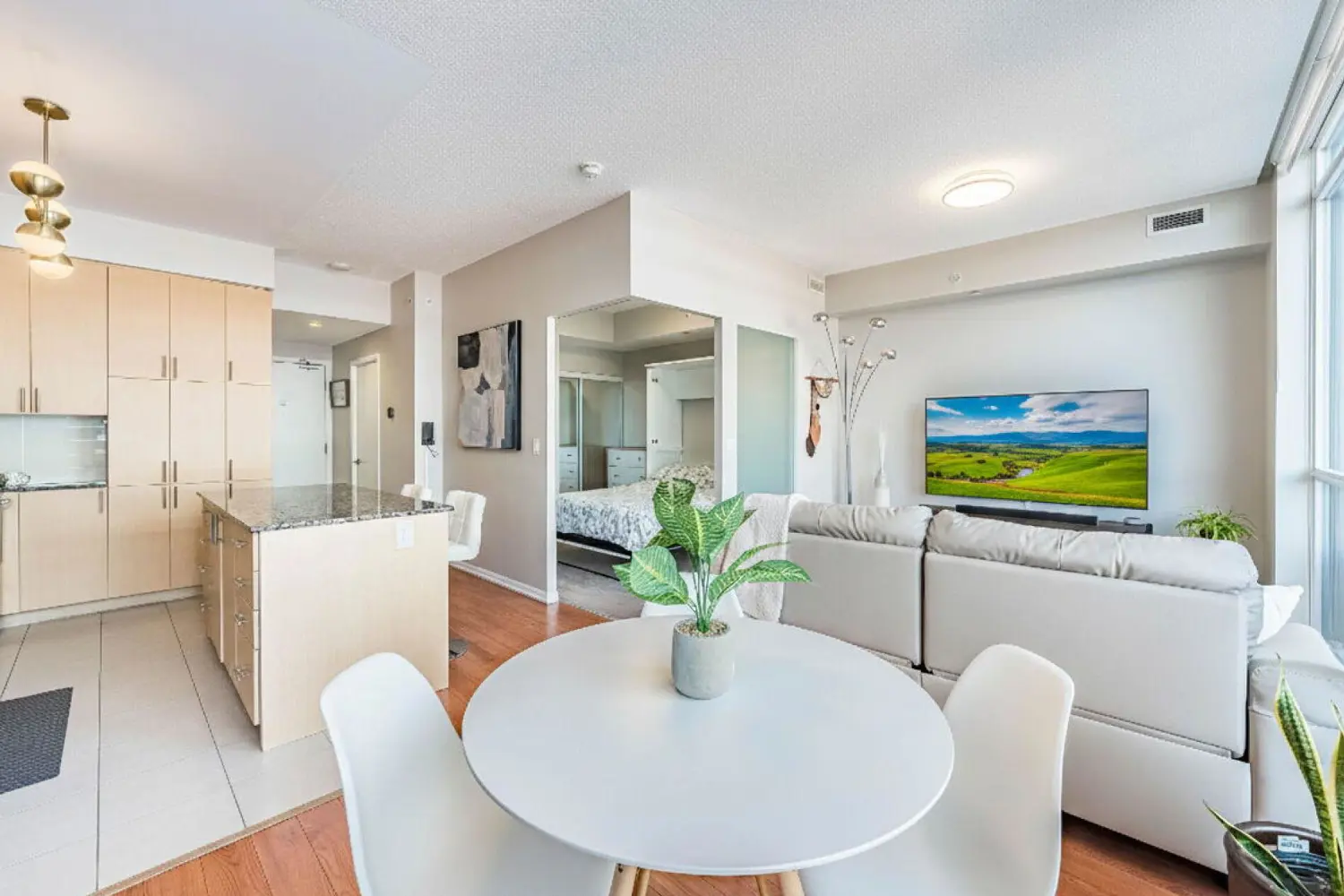 Additional image 13 of 830 Lawrence Avenue 832