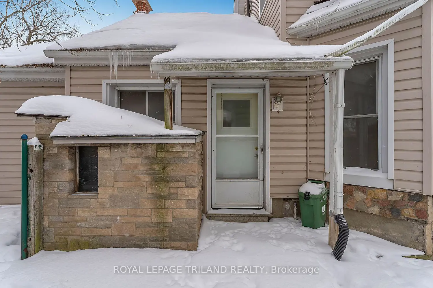 686 Elias Street photo 5