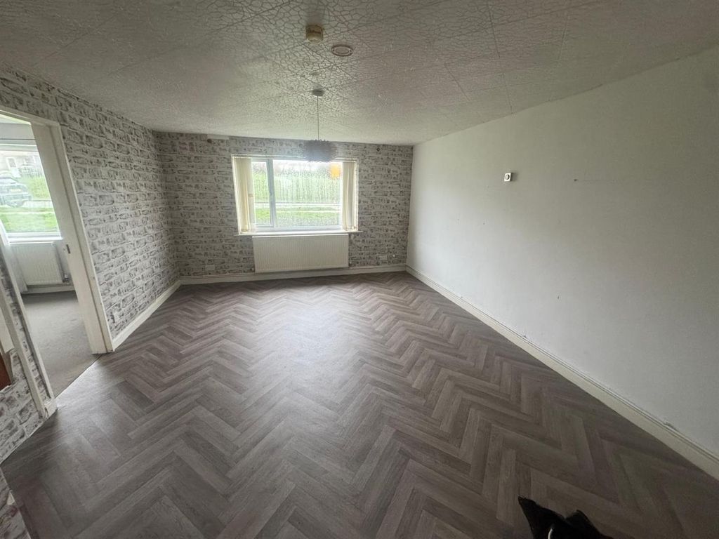 Additional image 2 of 2 bed flat for sale30 Observatory Avenue, Hakin, Milford Haven SA73