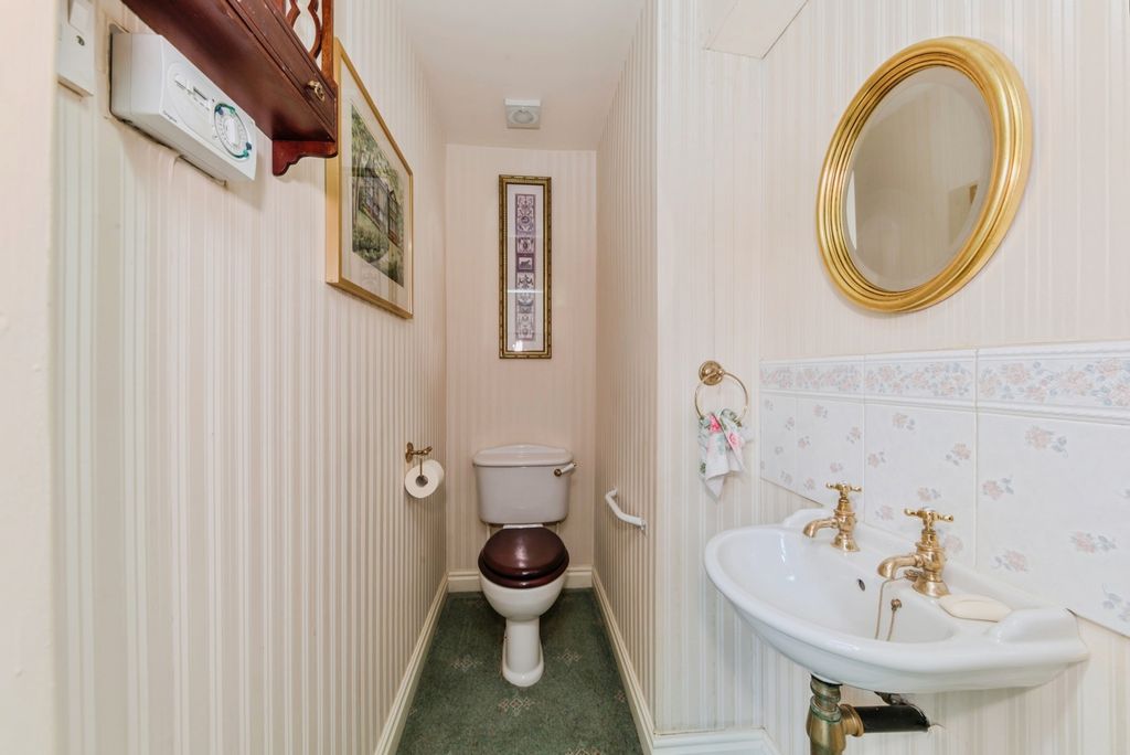 Additional image 10 of 2 bed flat for saleChurch Lane, Gawsworth, Macclesfield, Cheshire SK11