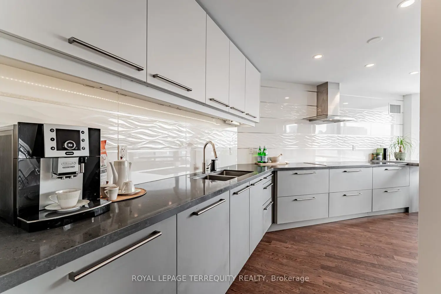 Additional image 10 of 192 Jarvis Street 1203