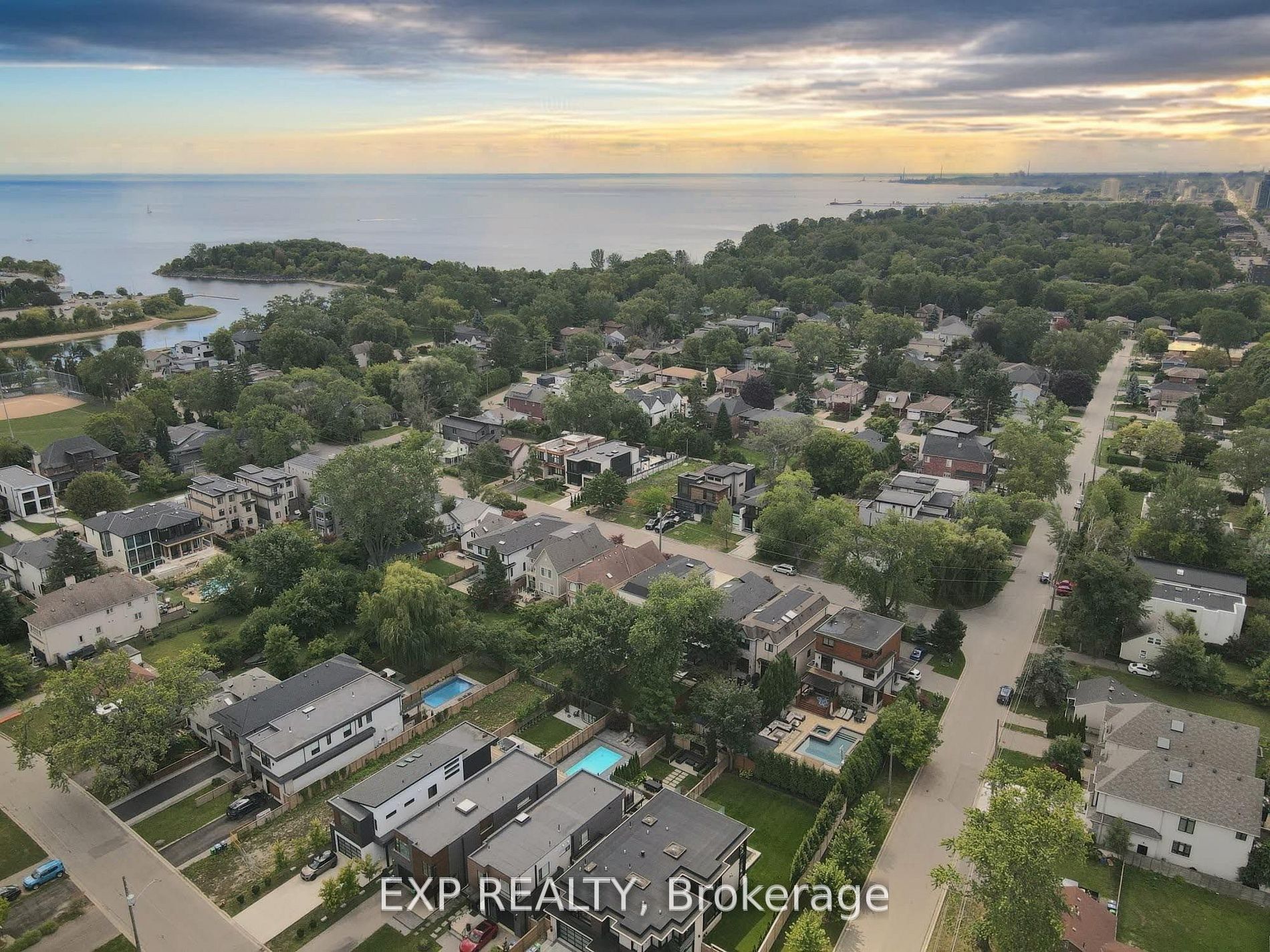 Additional image 2 of 768 Montbeck Crescent, Mississauga, ON, L5G 1P3