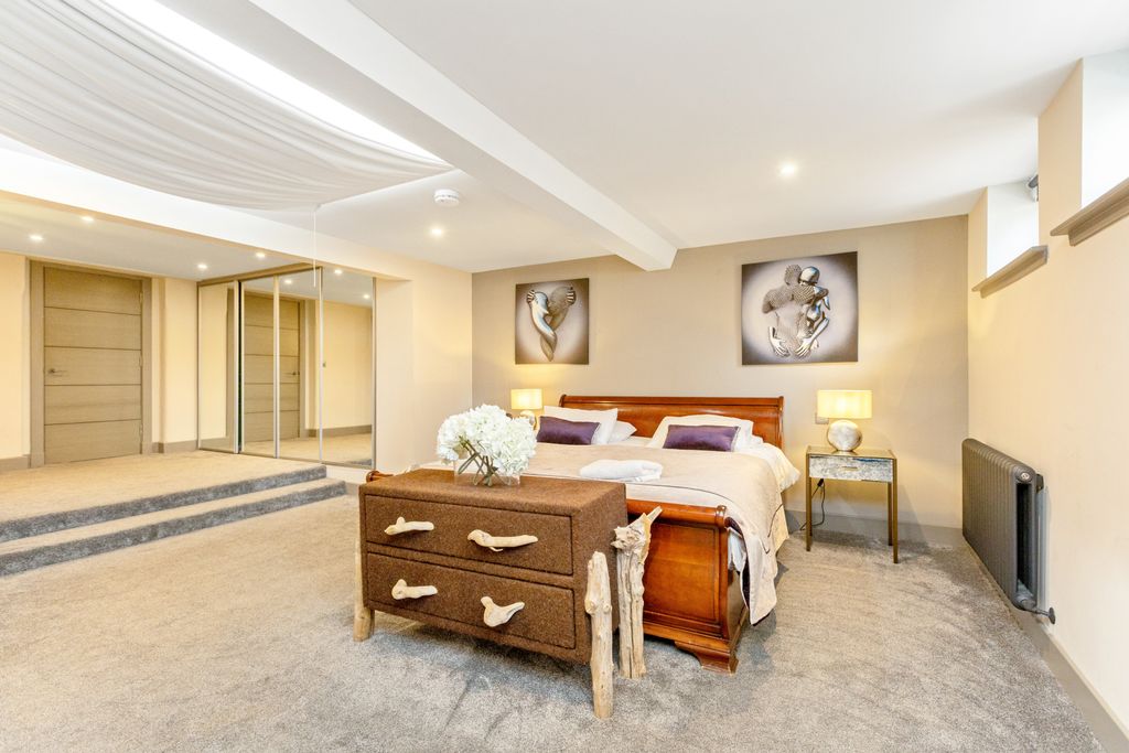 Additional image 9 of 4 bed flat for saleTrafalgar Lane, Leith, Edinburgh EH6