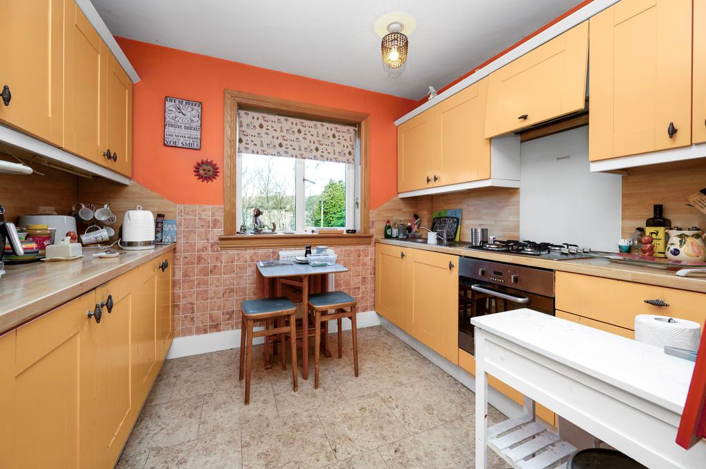 2 bed flat for saleDunearn Drive, Kirkcaldy KY2 photo 2