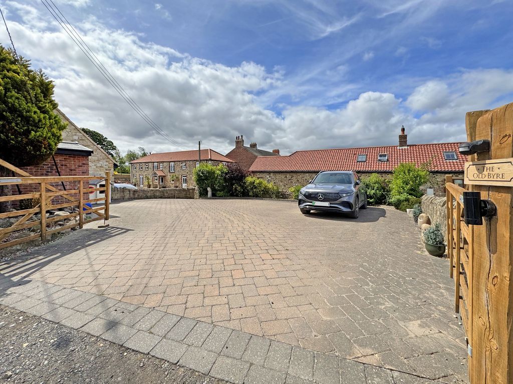 3 bed barn conversion for saleCoast Road, Hartlepool, 3 TS27 photo 2
