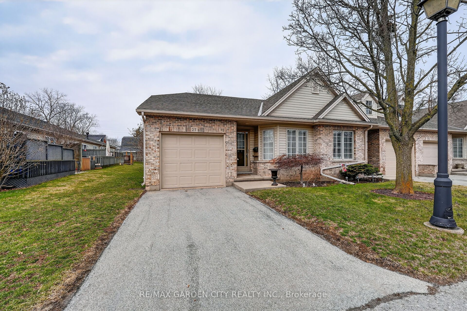 27-303 Central Avenue, Grimsby, ON, L3M 5L7