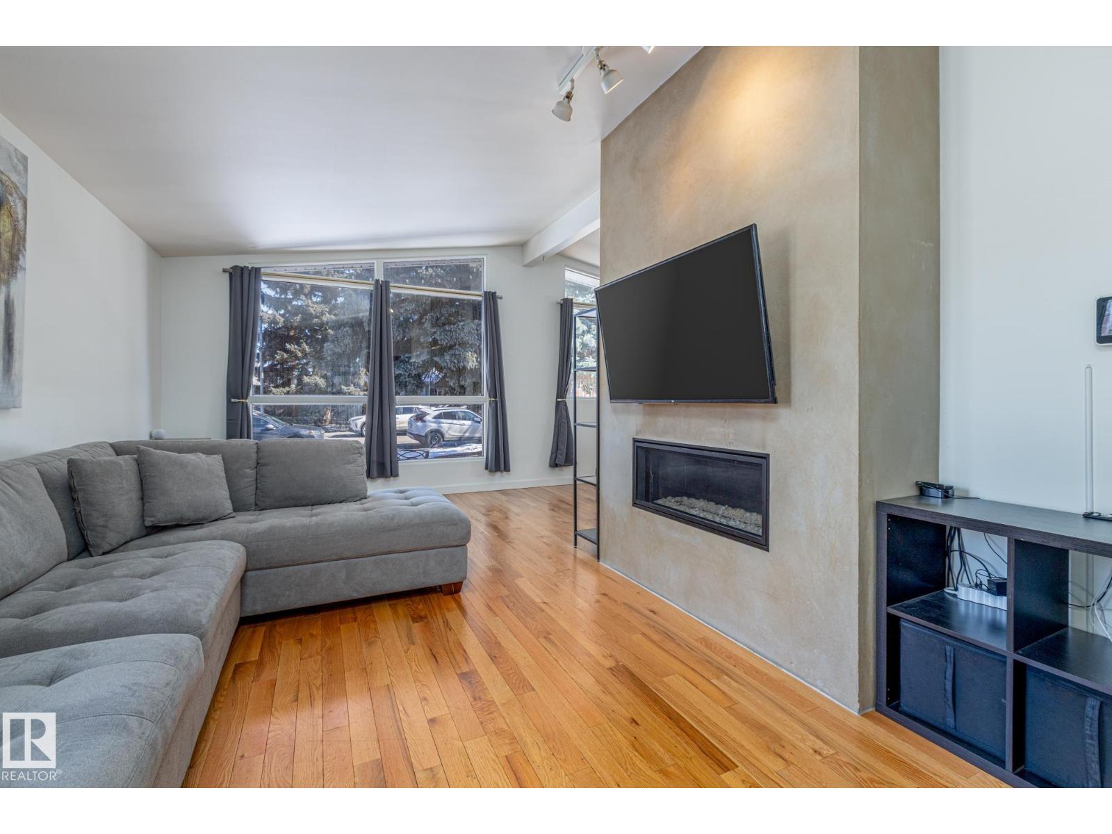 Additional image 3 of 6511 103 Avenue NW, Edmonton, AB, T6A0T7
