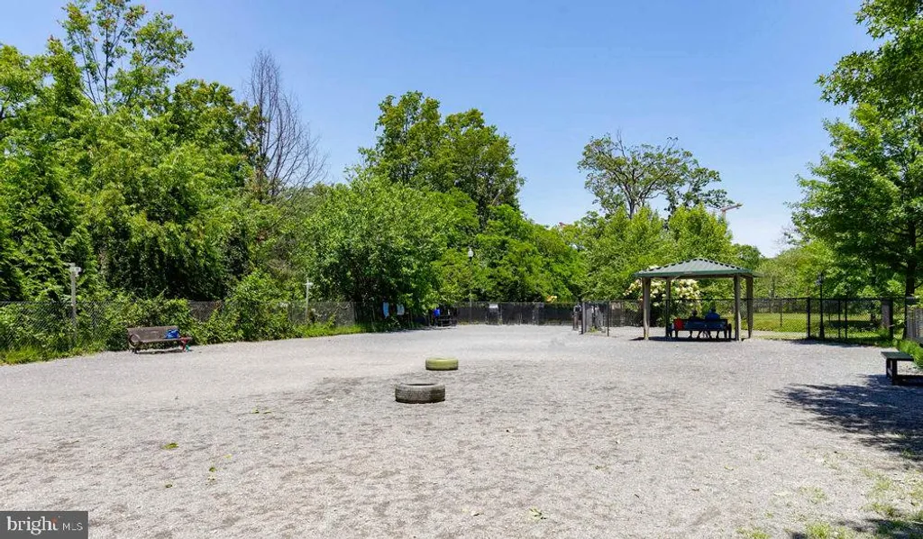 3401 38th Street NW Unit 1B-T27-202, Washington, DC 20016