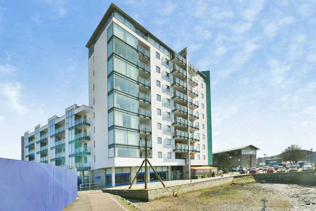 2 bed flat for saleMarrowbone Slip, Plymouth PL4