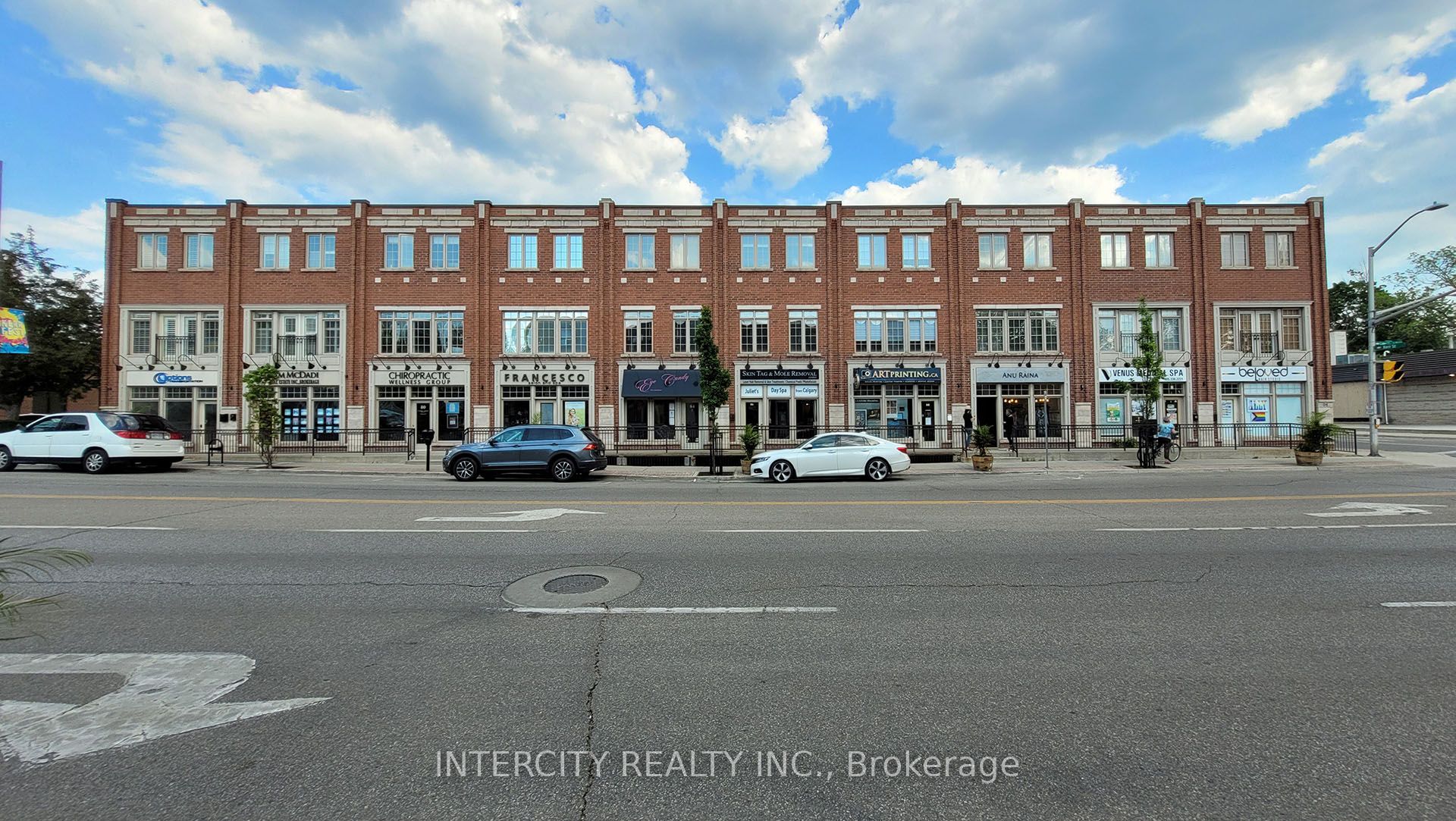 Primary image of 86 Lakeshore Road W, Oakville, ON, L6K 3A2