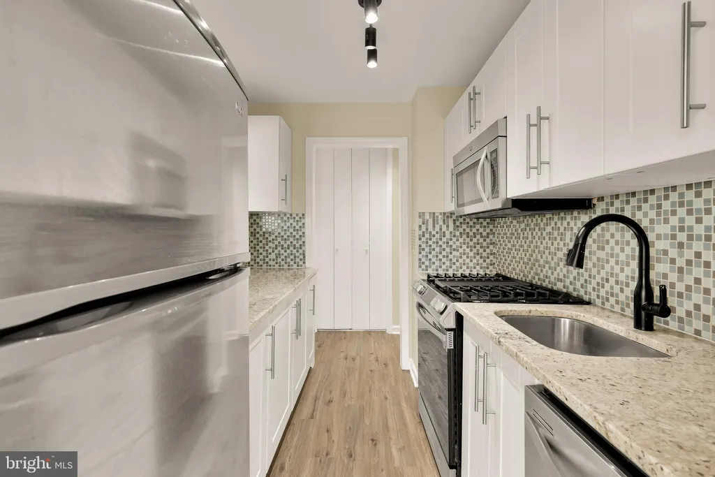 Additional image 11 of 2401 H Street NW Unit 904, Washington, DC 20037