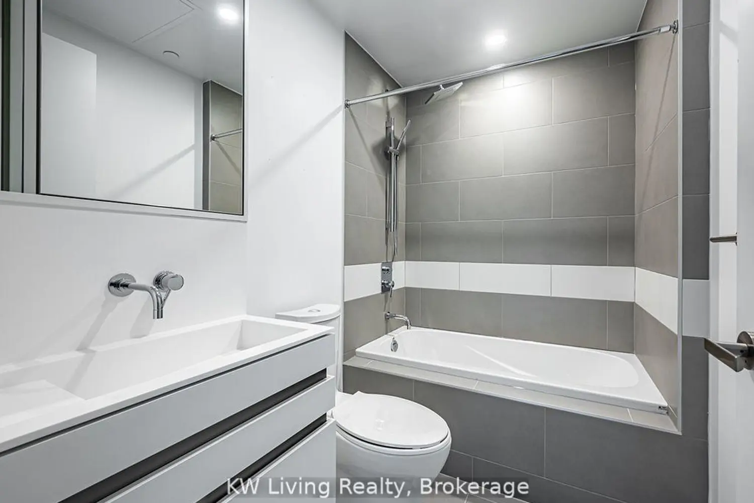 Additional image 13 of 197 Yonge Street 2102