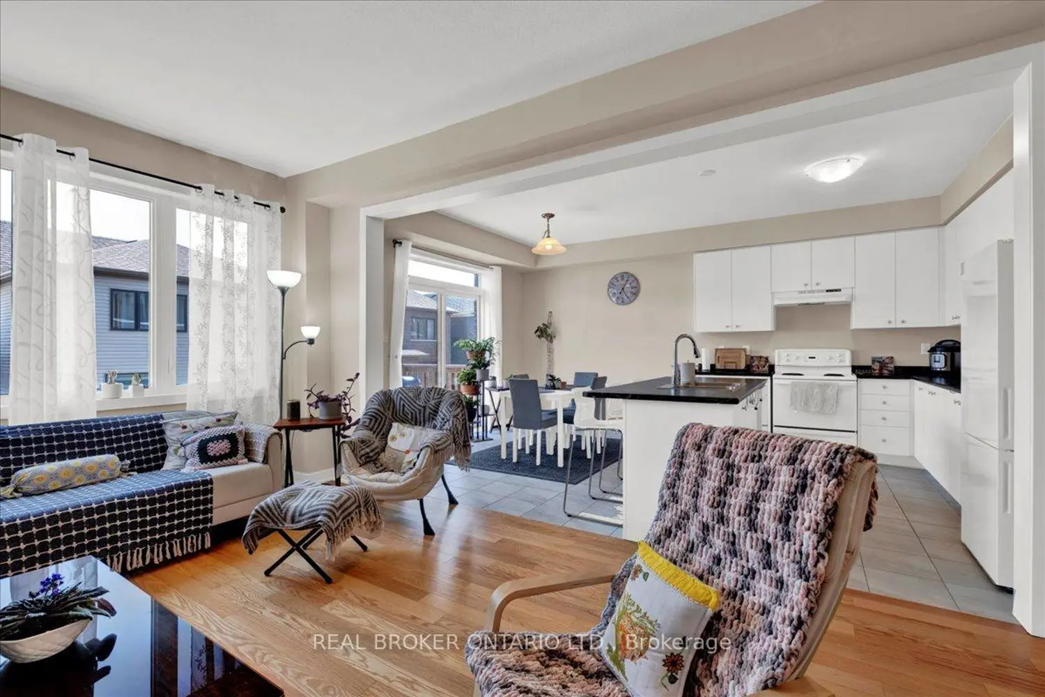 73 Stern Drive photo 4