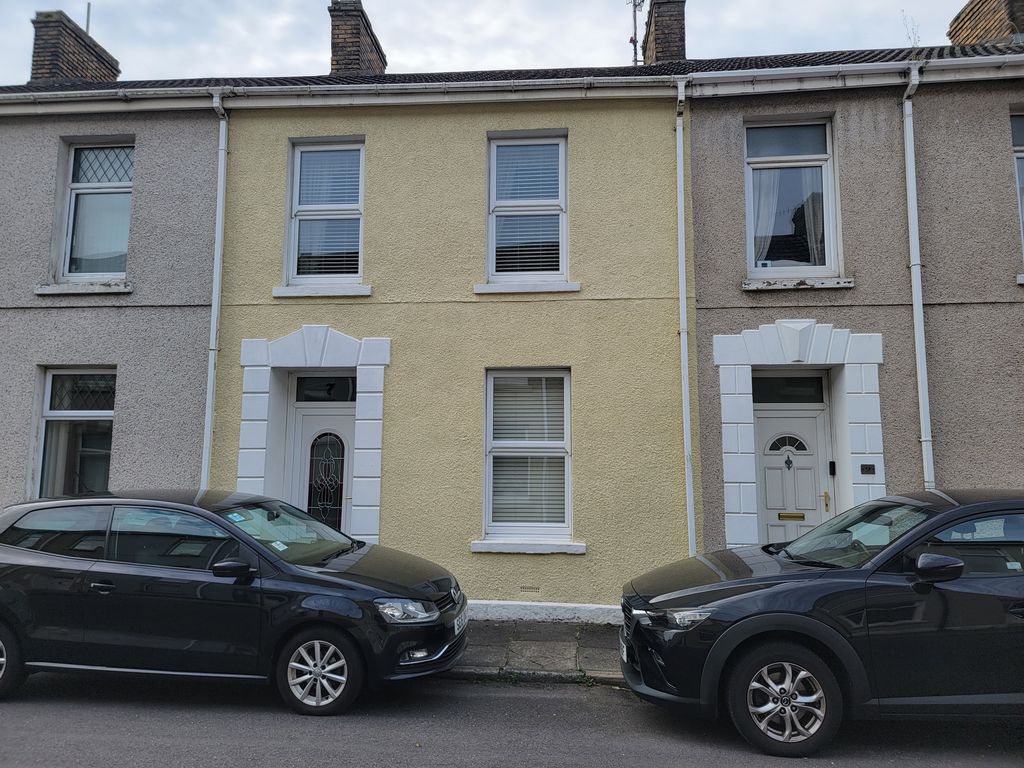 3 bed terraced house for saleAmos Street, Llanelli SA15
