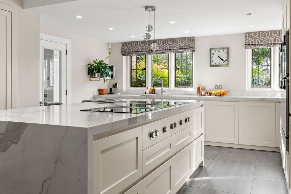 Additional image 12 of 6 bed detached house for saleRoundwood Avenue, Hutton Mount, Brentwood CM13